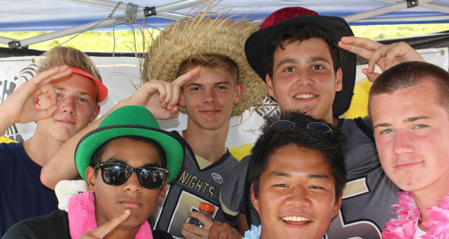 8-15 Black and Gold Day Photo Booth [Photo Gallery]