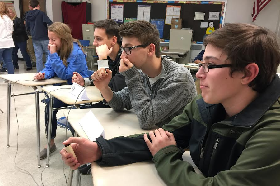 Scholar Bowl Competes While Preparing for Districts