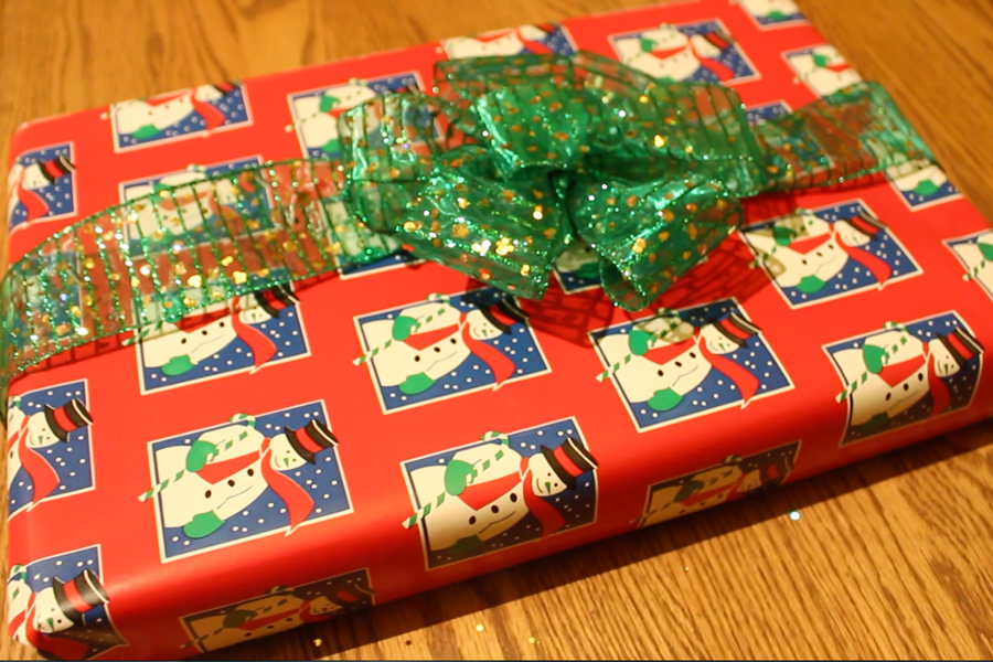 DIY How to Wrap a present and Tie a Bow