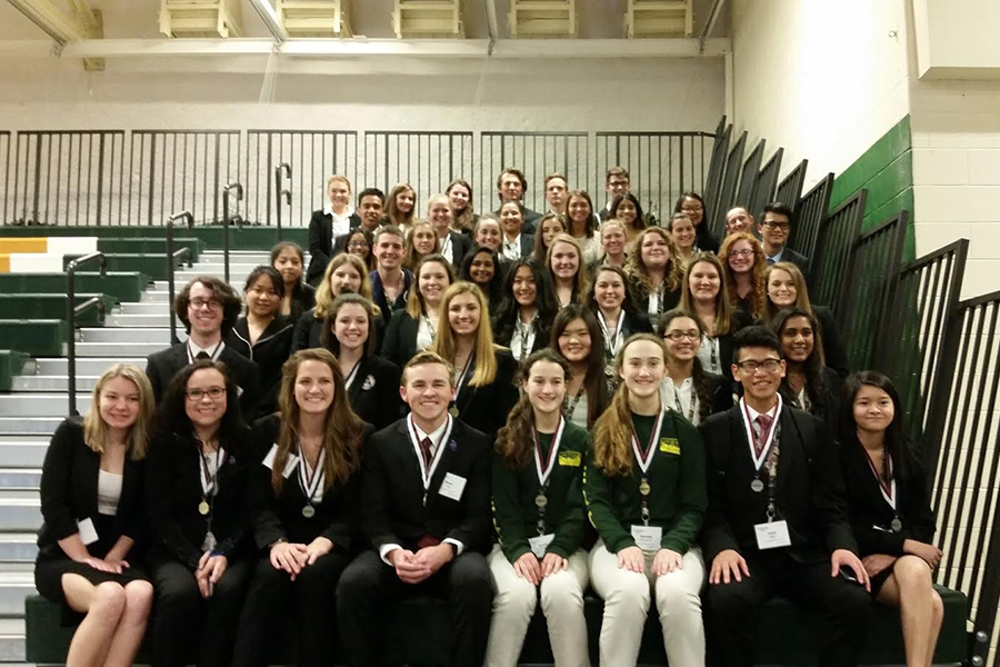Everyone+from+HOSA+who+attended+State%2C+posed+for+a+picture.
