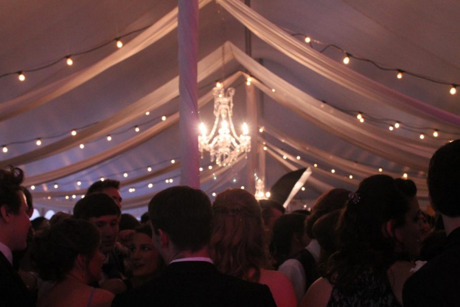 5/6 Prom Hosted in New Town Venue [Photo Gallery]