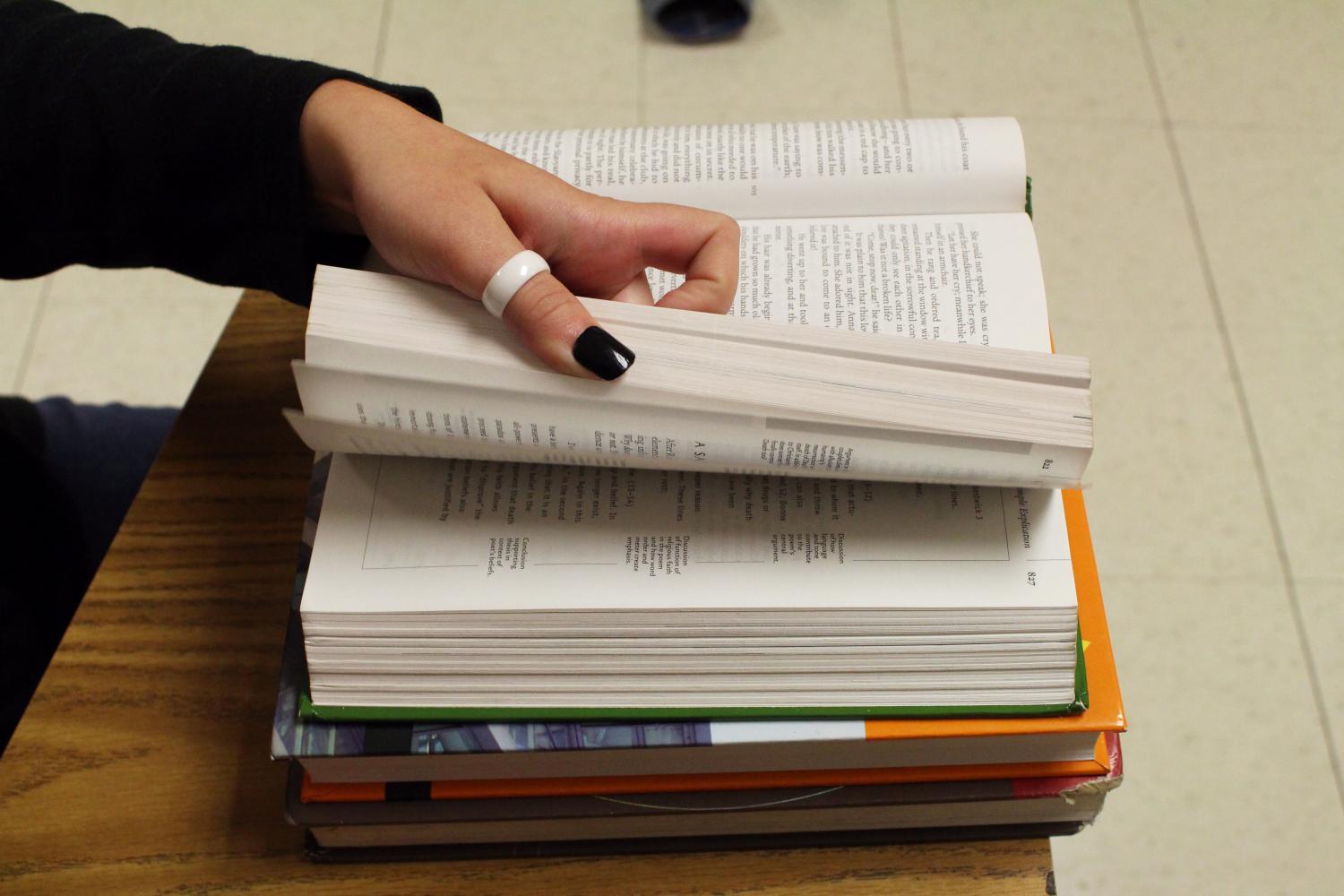 A new textbook policy is taking place this year, requiring students to turn in their textbooks in order to take their final on the regular day. Failure to return their textbook will result in a fee. Students who don’t return their books will have to take their final on a makeup day.