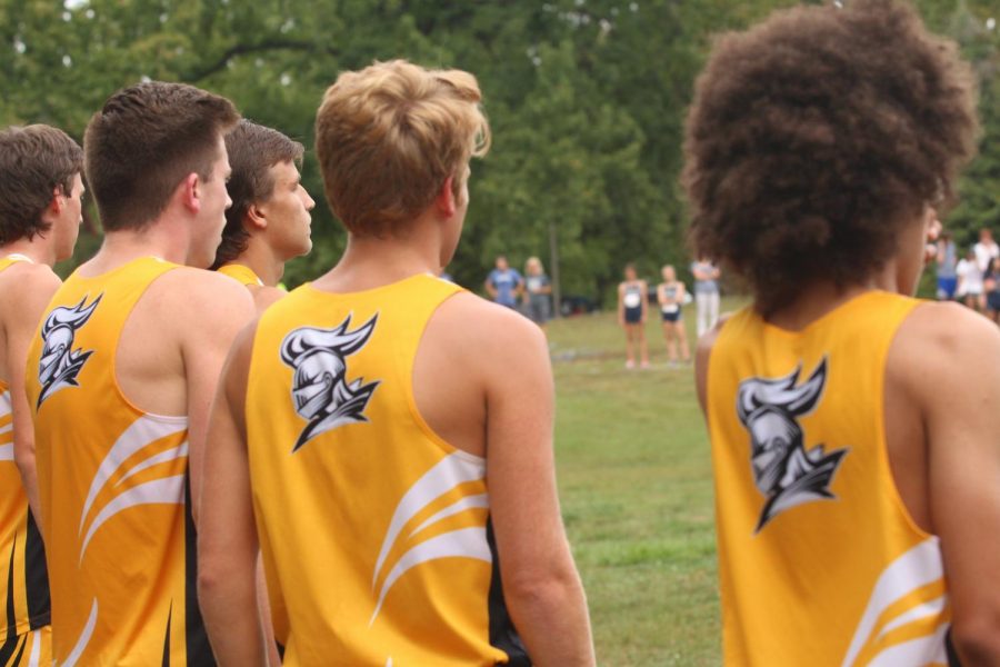 The boys cross country team prepares for their meet at McNair Park on 10/5. 