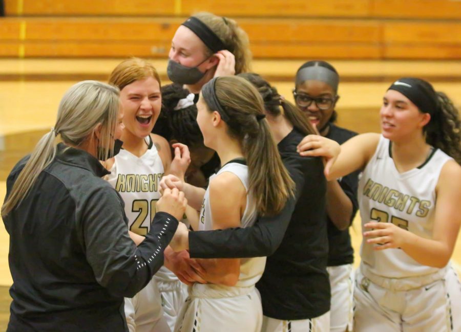 Varsity Girls Basketball Edges Out FZW to Advance in Districts [Photo Gallery]