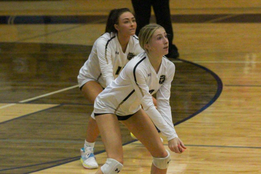 Varsity Girls Volleyball Play in Districts [Photo Gallery]