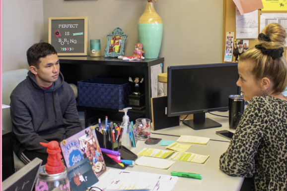 Sitting across from his counselor, junior
Kevin Taylor discusses options for next year
class registrations with counselor Lorraine
Smith.