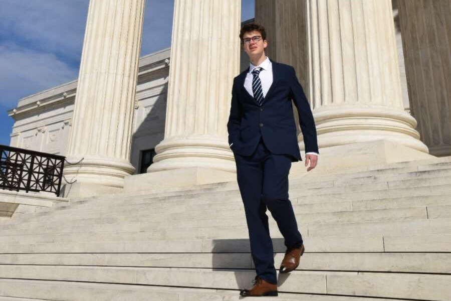 Senior+Borjan+Georgievski+walks+down+the+stairs+of+the+Lincoln+Memorial+in+Washington+D.C.