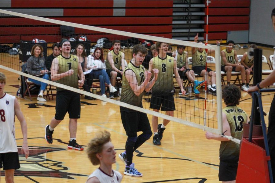 Varsity Volleyball falls to DeSmet  [Photo Gallery]