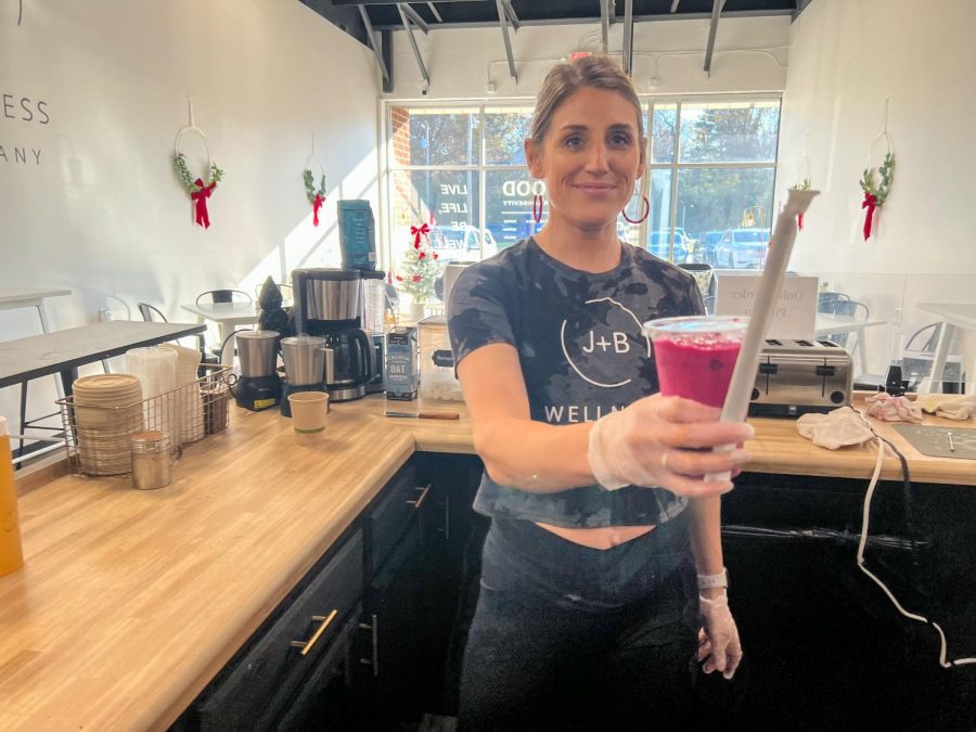 Brittney+McDermott%2C+the+owner+of+J%2BB+Wellness+works+on+a+smoothie+with+an+employee+at+her+new+small+business.+This+is+a+health+and+wellness+cafe.+They+opened+just+a+few+months+ago+on+Sept.+30.+This+is+located+in+Cottleville.