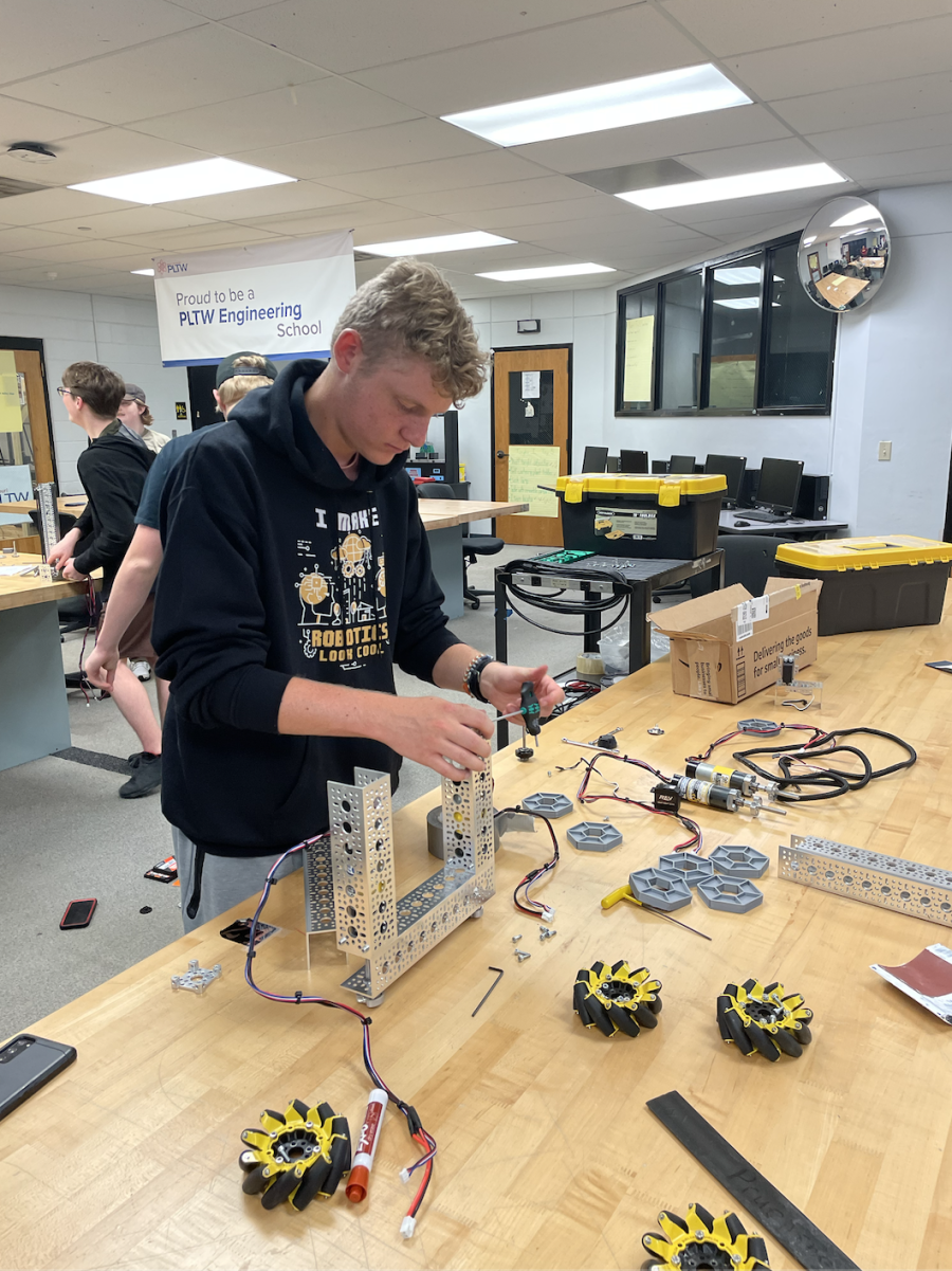 Senior Carter Hood builds the frame of the robot for robotics.