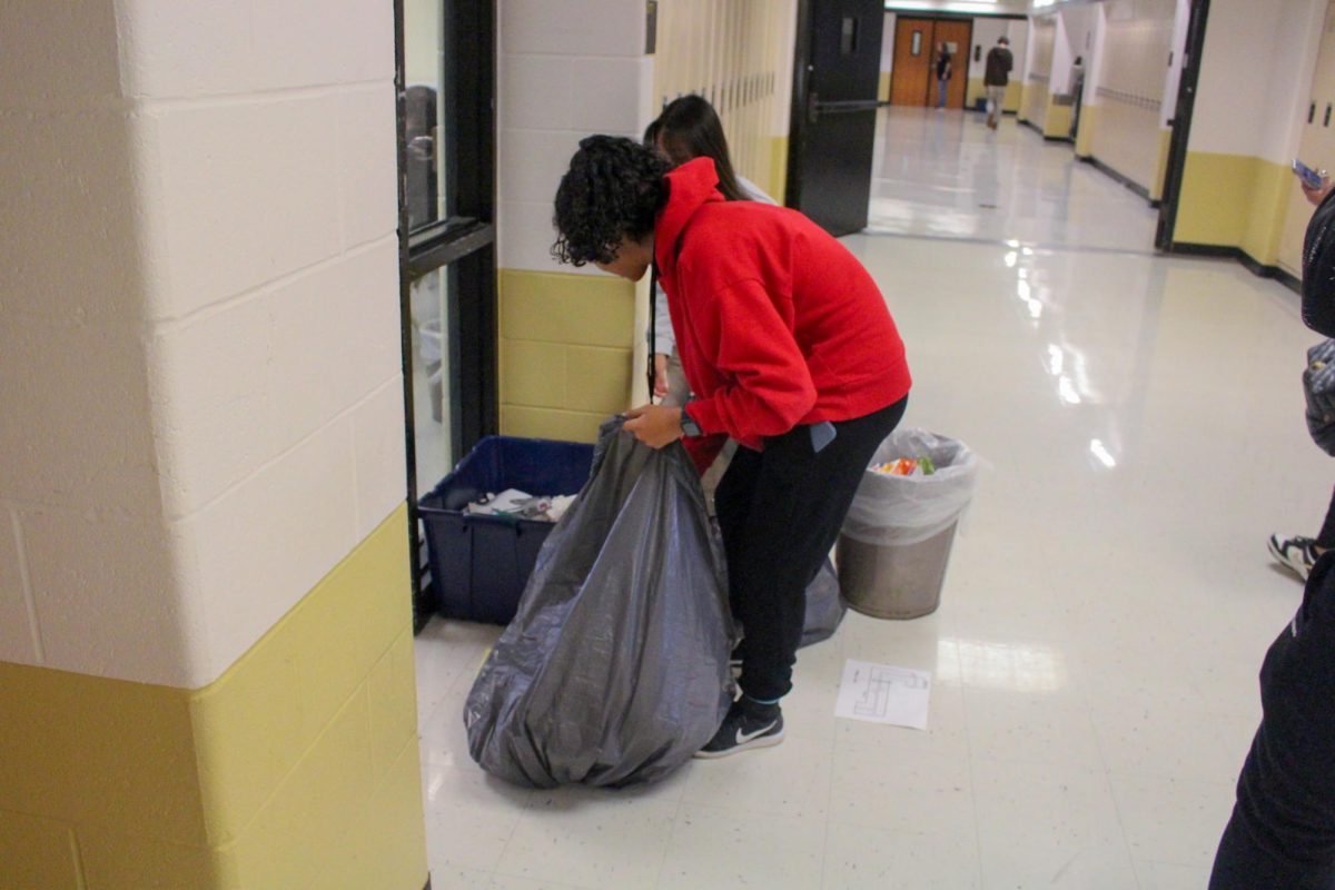 Sun Club Recycles During Knight Time [Photo Gallery]