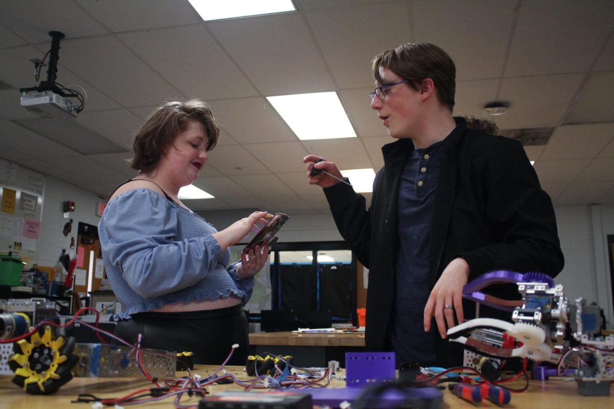 FHN Robotics Teams Deconstructs Their Robots and Design Shirts [Photo Gallery]