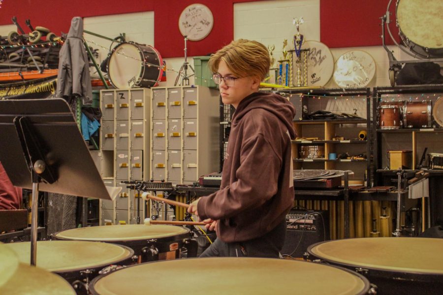 Senior Dustin Fox practices during band class on Dec. 18.
