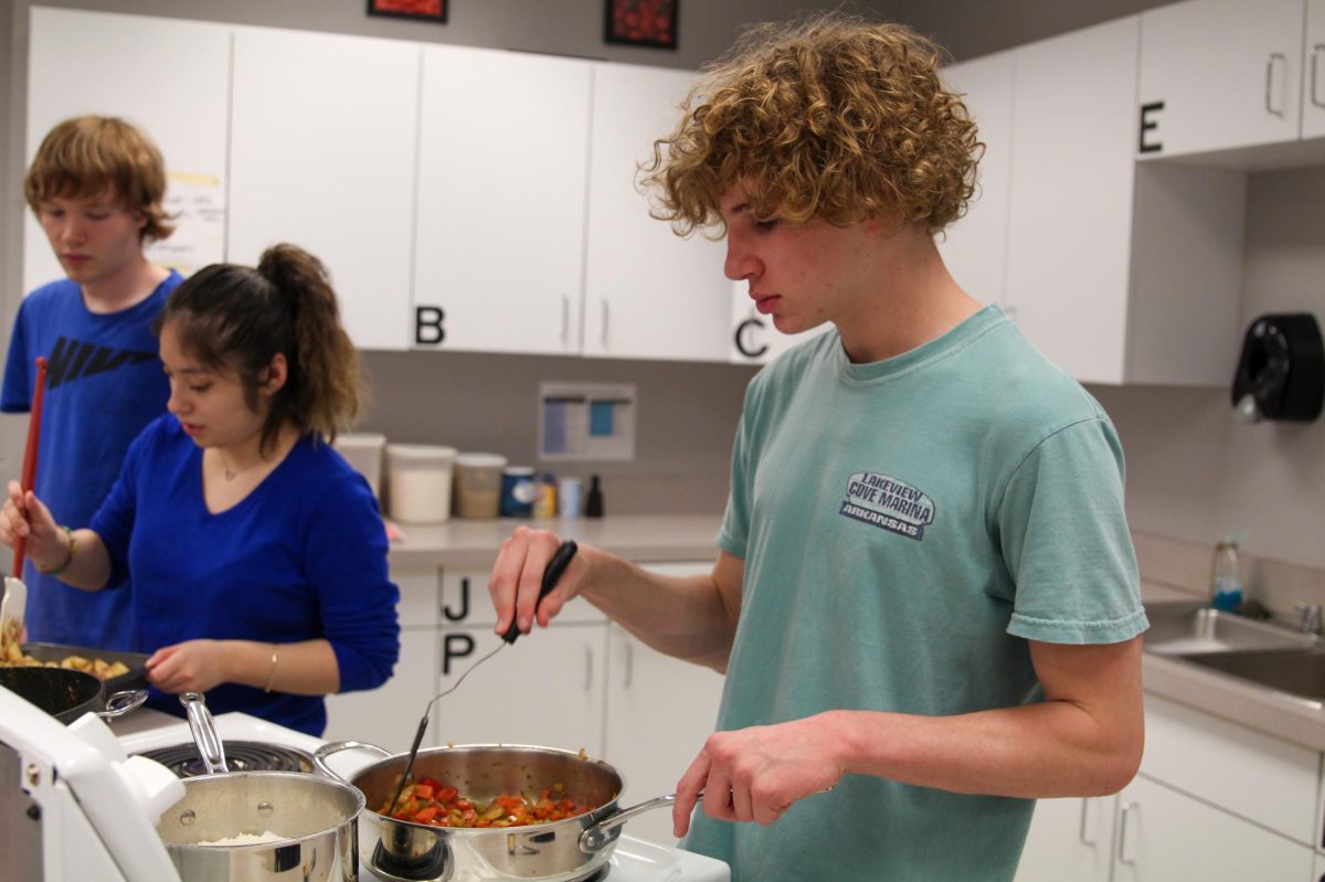 Foods 1 Class Makes Stir Fry and Cobbler [Photo Gallery]