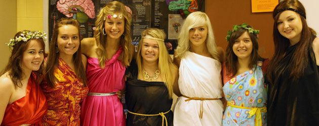 [Photo Gallery] 9-22 Toga Day/Black and Gold Day