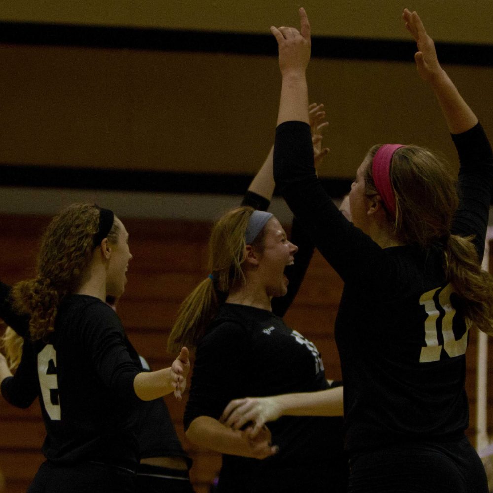 [Photo Gallery] 10-6 Varsity Volleyball vs Howell