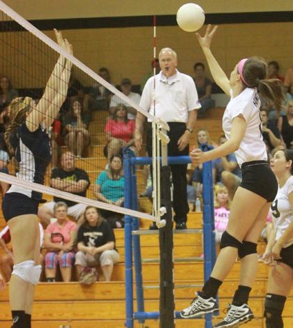 10-7 V Volleyball Vs. Eureka [Photo Gallery]