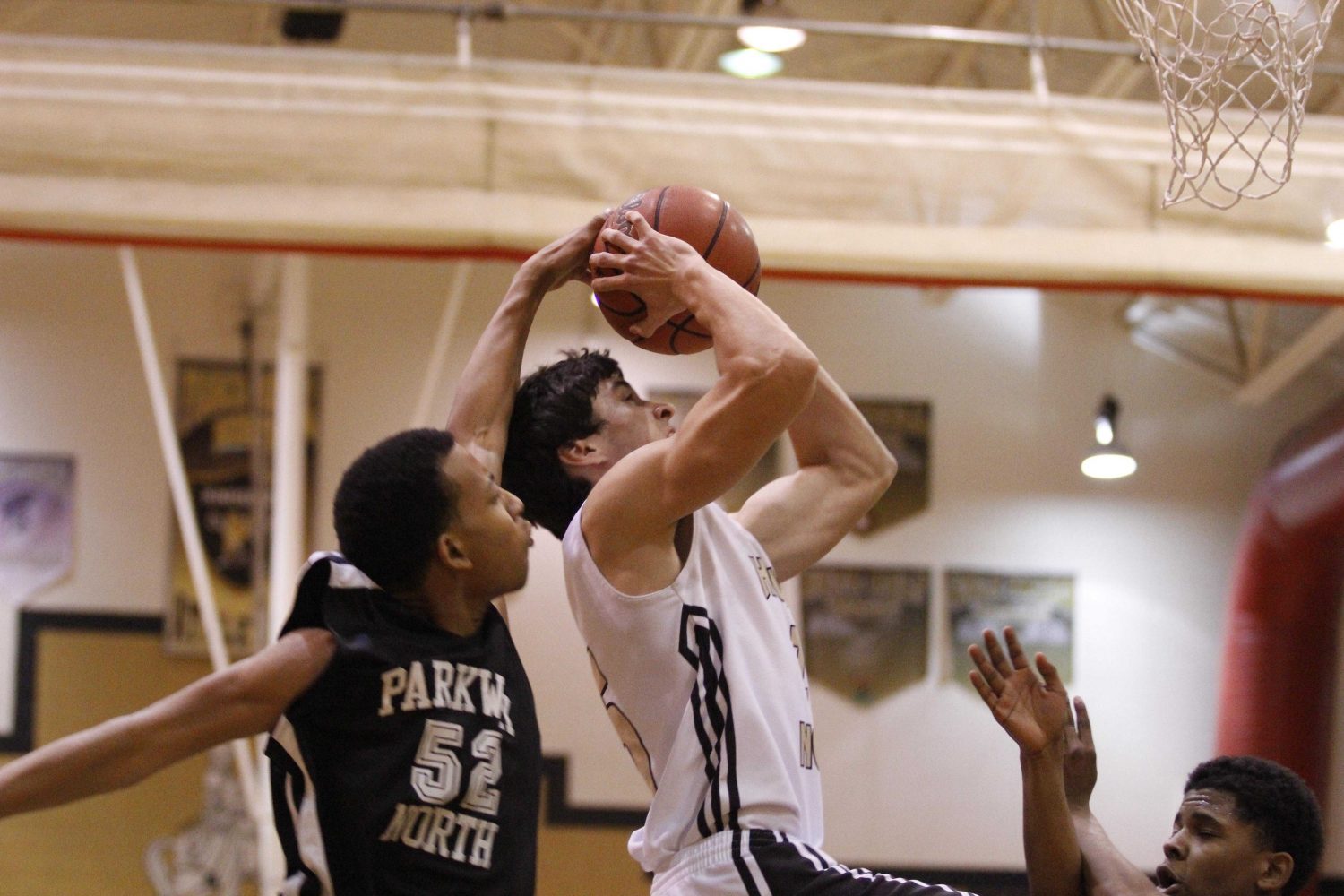 Boys Basketball Prepares for First Home Game vs Ritenour