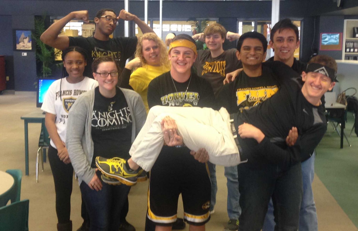 2-5 Black and Gold Day [Photo Gallery]