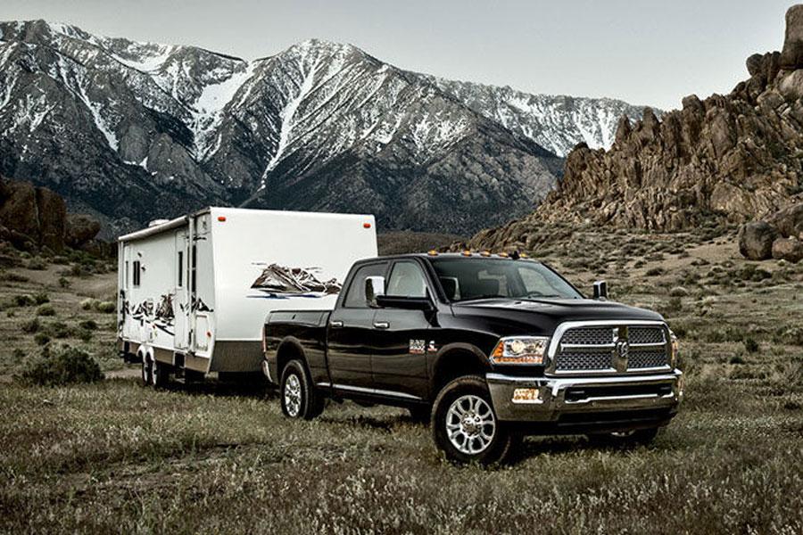 Мерседес рам. Dodge Ram 3500 Camper. Dodge Ram 3500 автодом. Dodge Ram 3500 с автодомом. Додж рам кемпинг.