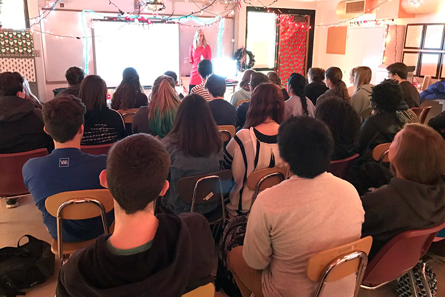 Laura Simon speaks to the fourth hour North Star newsmagazine staff. The FHN graduate worked on the same staff, focusing on video, before she graduated in 2008.