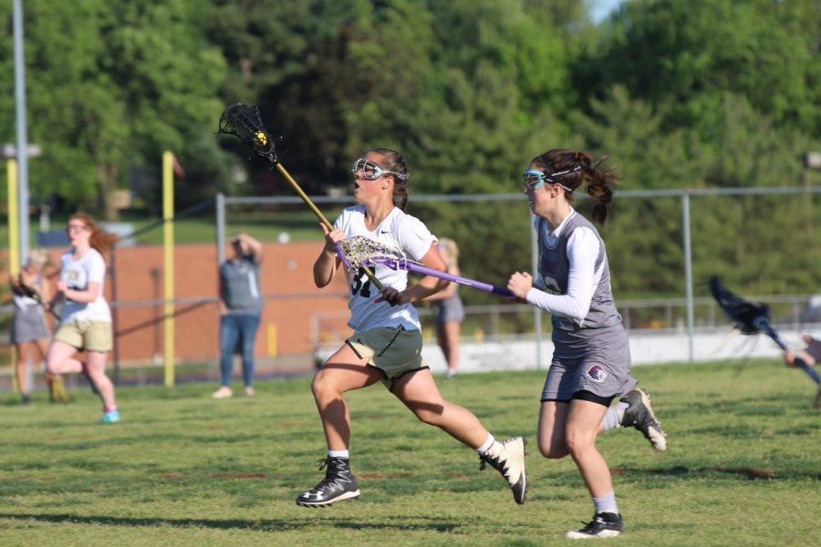 Sophomore Heavan-Lee Nichols runs down the field with the ball