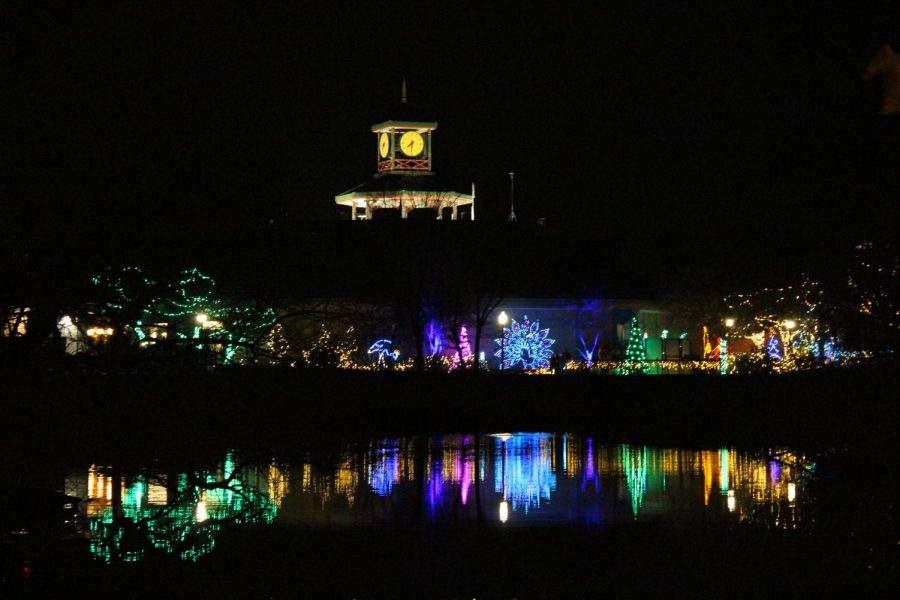 Lights twinkle and reflect onto the water as the water flows softly. Lights were set up around Lakeside Cafe so visitors can sit and enjoy the gorgeous lights. The set up included many different animal figures including a peacock, polar bear and more.