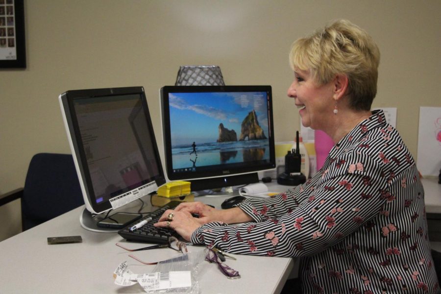 Ree Ann Noah poses for her a picture at her computer. Noah is Support Staff
Member of the Year. She is Dr. Nathan Hostetler’s secretary and deals with making appointments, organizing substitute teachers and overseeing Hostetler’s schedule.