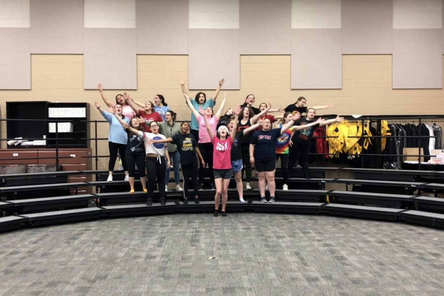 Broadway Star Nikki Snelson Choreographs For Knightchoir