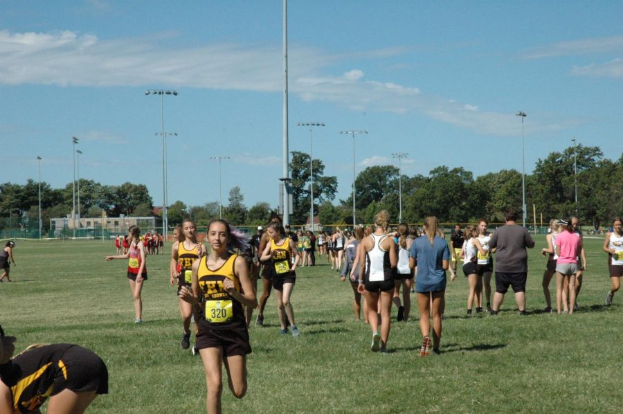 Running through Forest Park, sophomore Macy Cronin focuses on passing other teams in the girls’ cross country meet on Sept 13. Cronin has been running on the cross country team since freshman year and wants to continue throughout high school. (Photo by Isabel Bira)