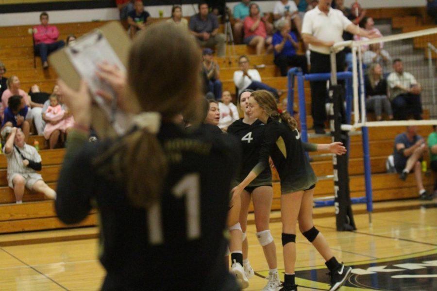 Sisters Courtney and Brianna Wortman Play on Volleyball Team Together