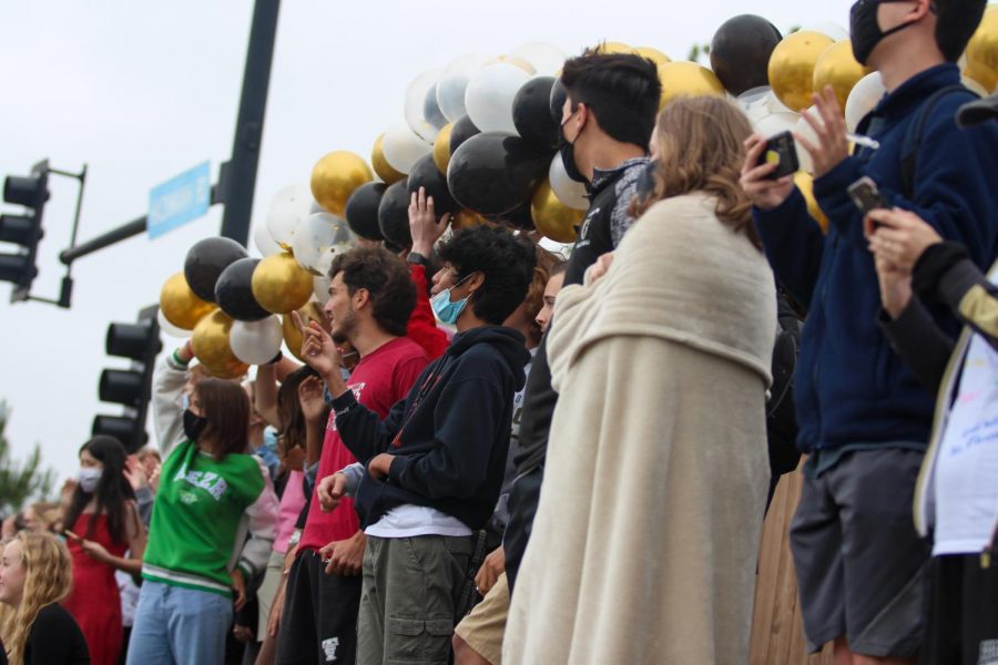 Seniors Wave Goodbye to FHN on Their Last Day Before Graduation [Photo Gallery]