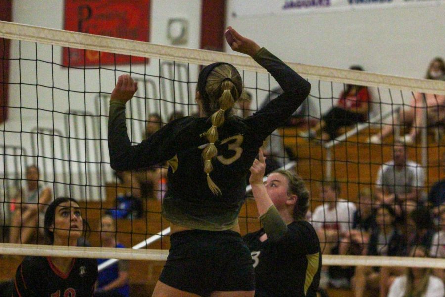 Varsity Girls Volleyball Loses to Fort Zumwalt South [Photo Gallery]