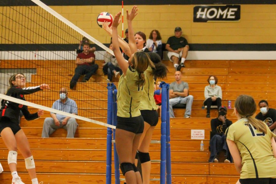 Jv Girls Volleyball Loses Against Fort Zumwalt South [Photo Gallery]