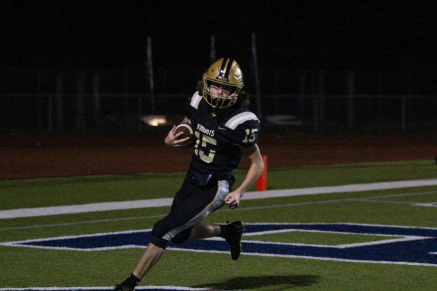 Junior Jordan Minter carries the football during the team's senior night game on Oct. 22.