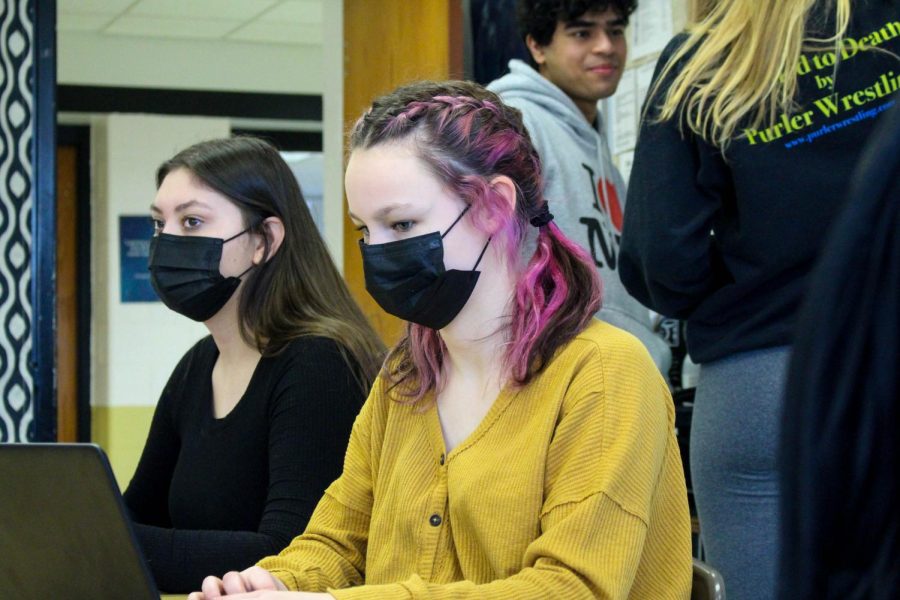 Senior Maria Aguirre sits with 8th grader Quinn Marable in Jenny Liberson’s 2nd hour French III class during the 2021-22 school year. 