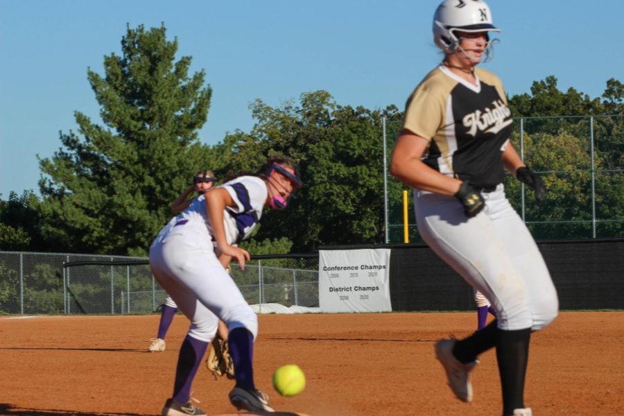 Varsity Softball Falls to Fort Zumwalt West [Photo Gallery]