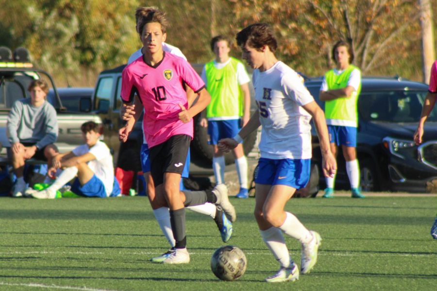 Varsity Boys Soccer Defeat Francis Howell High [Photo Gallery]