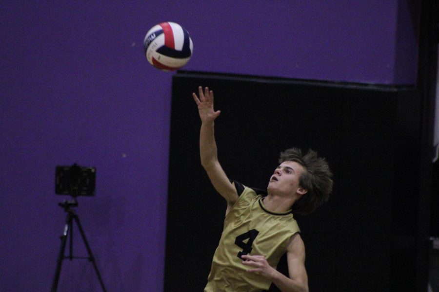 Varsity Boys Volleyball Scores a Win Against Fort Zumwalt West [Photo Gallery]