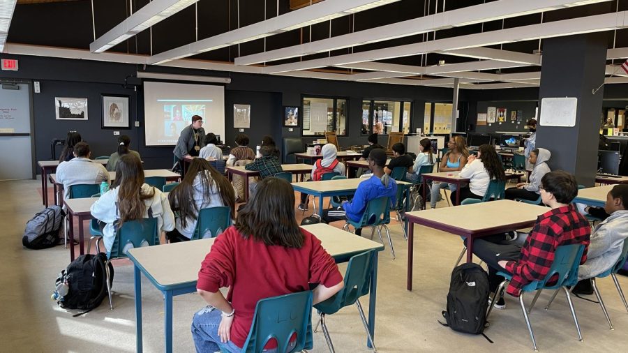 An accomplished employee presents to MAC Scholars at their speaker series on Feb. 7 about opportunities in their future.