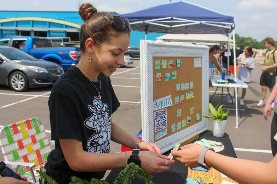 Sun Club Hosts a Second Farmers Market [Photo Staff]