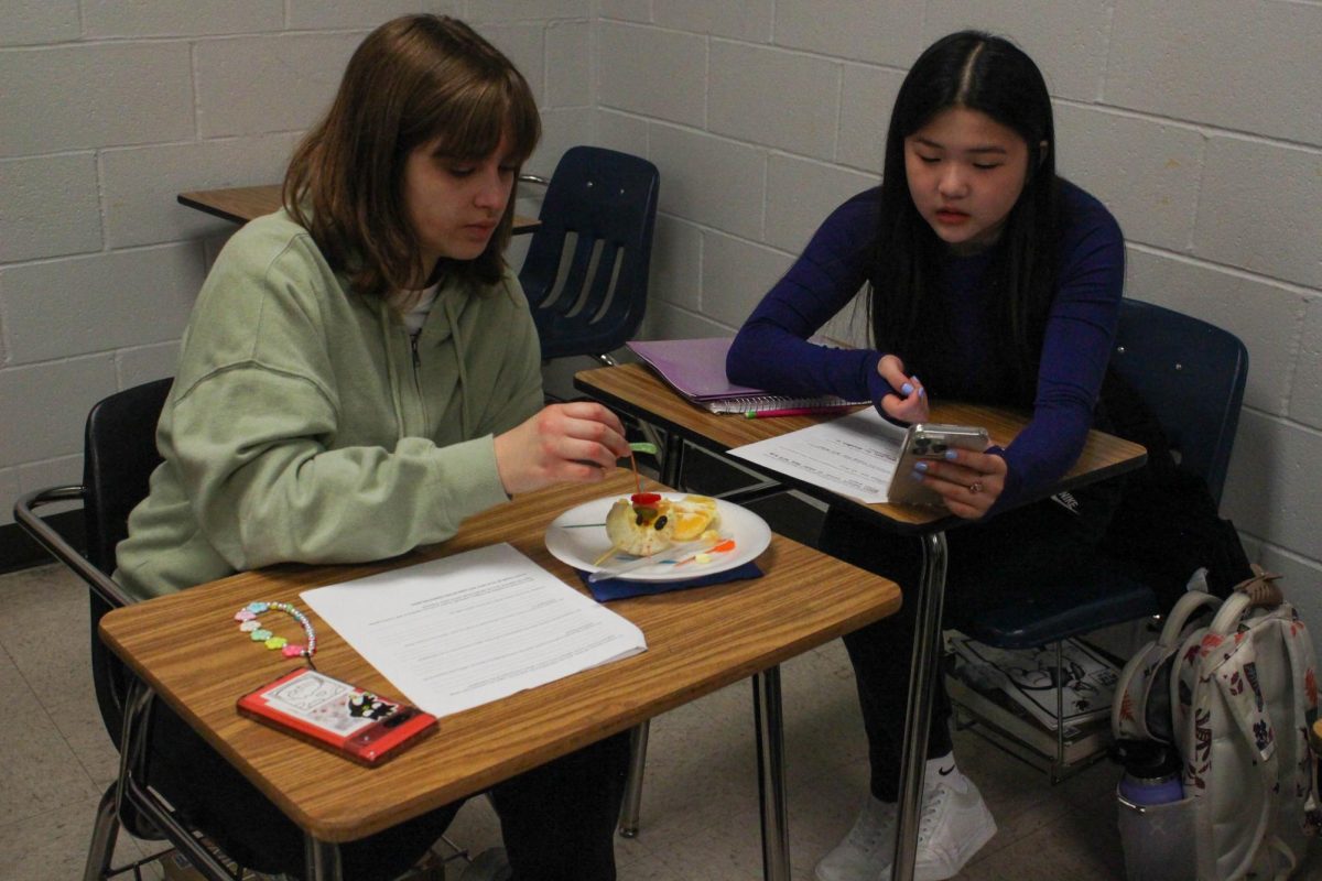 AP Psychology Conducts an Orange Brain Study [Photo Gallery]