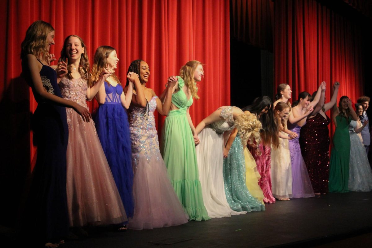 FHN Host's The Annual Prom Fashion Show [Photo Gallery]