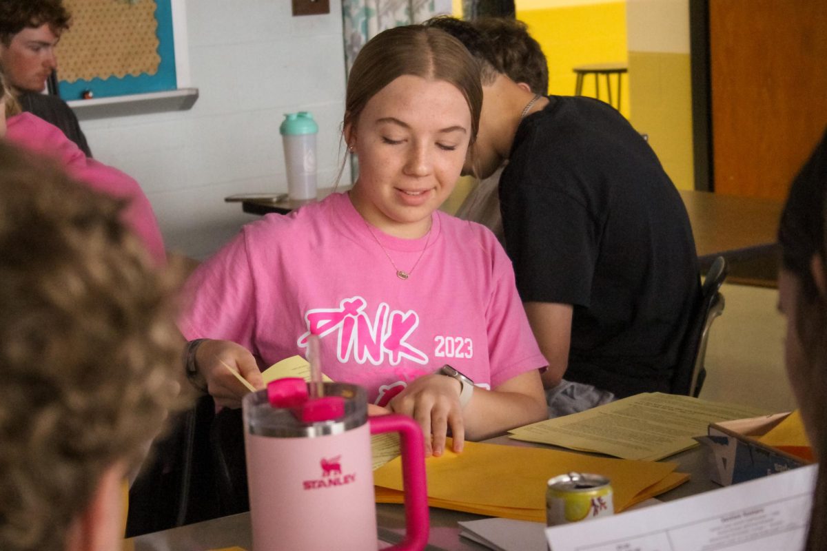 KOE Members Meet to Stuff Envelopes in Knight time [Photo Gallery]