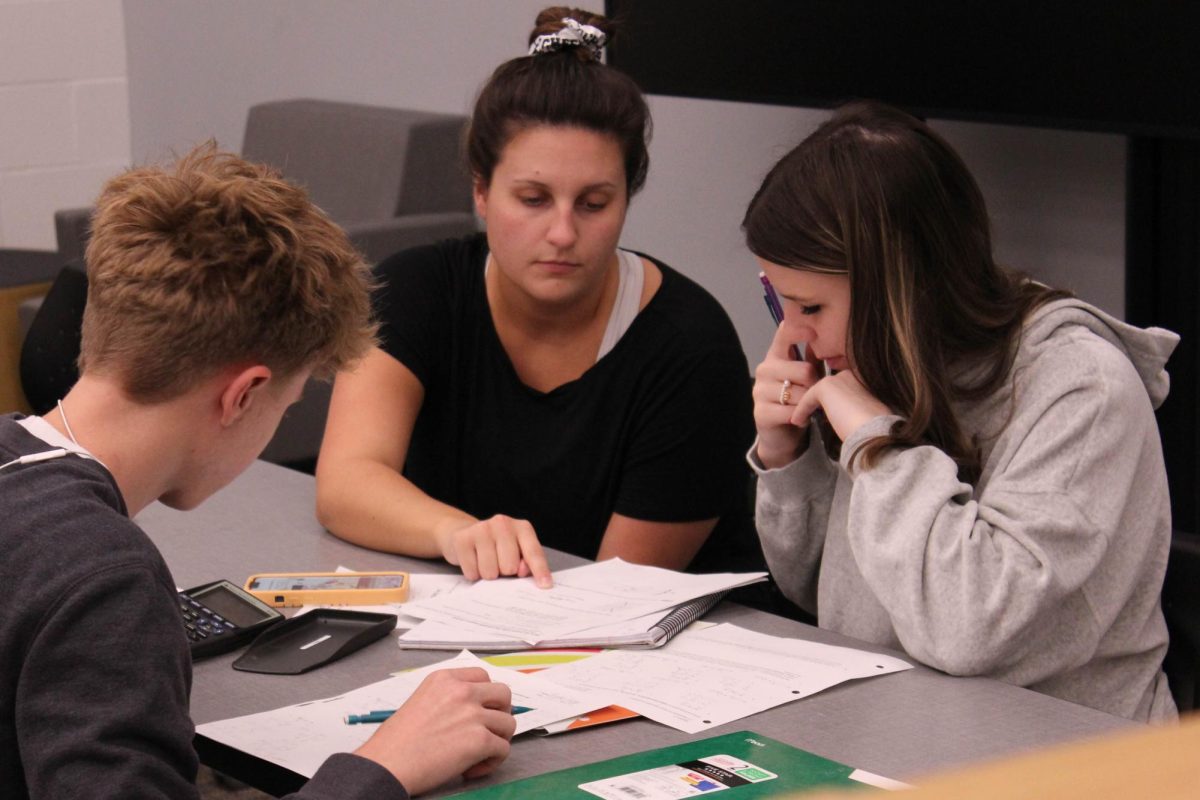 FHN Learning Commons Holds After School Tutoring [Photo Gallery]