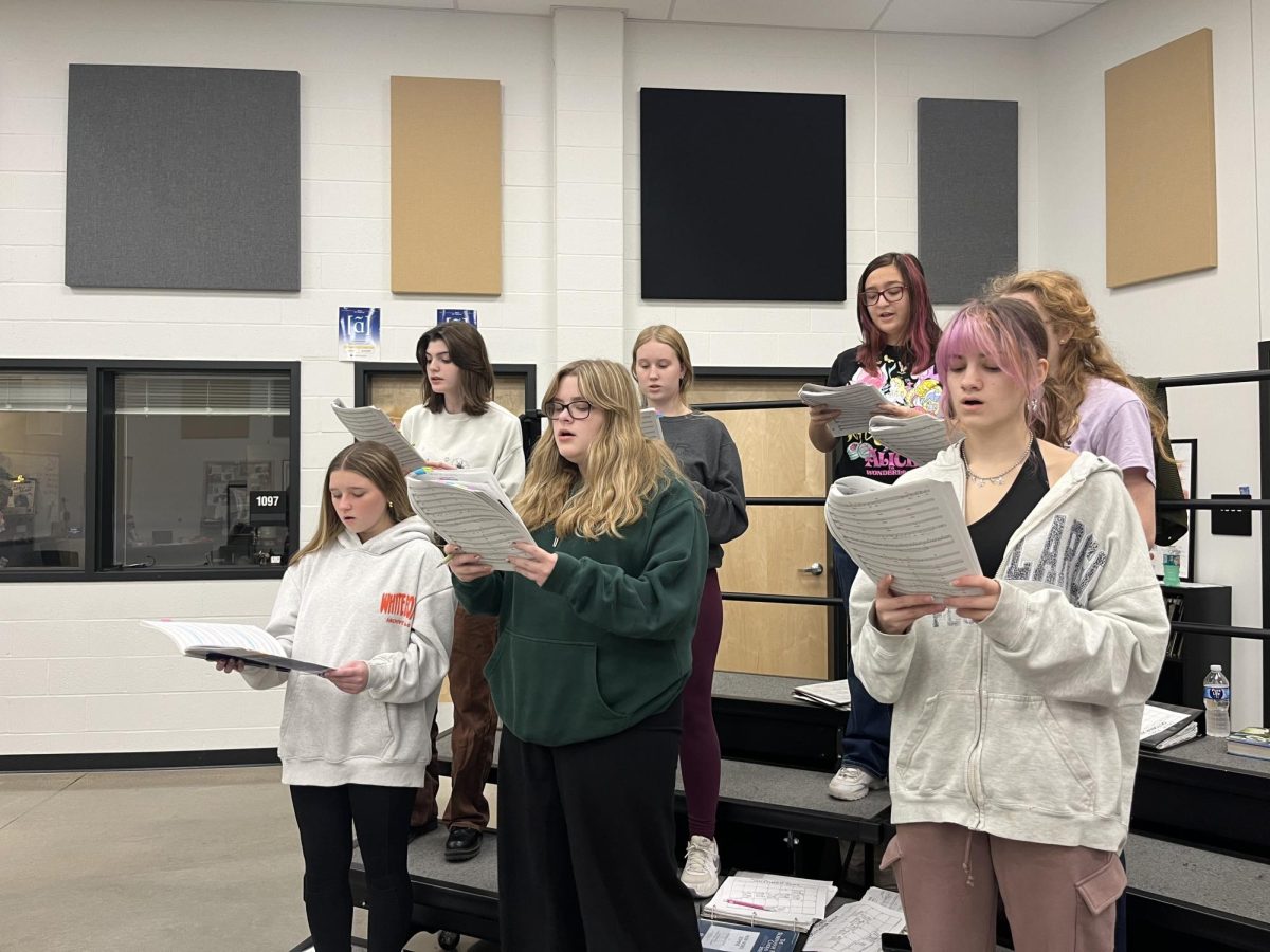 Samantha Slunaker practices with other Bella Voces.