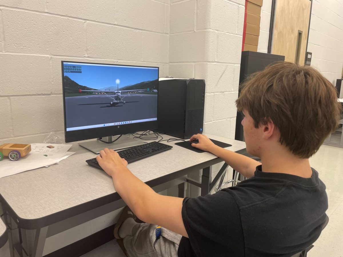 Maddoc Bray testing a flight simulator in AeroSpace Engineering