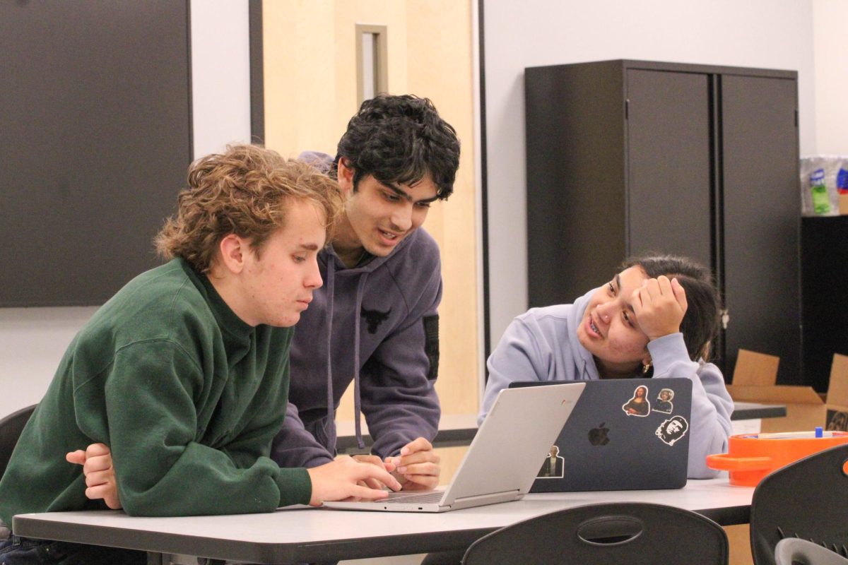 Speech and Debate Host Meeting in Learning Commons [Photo Gallery]