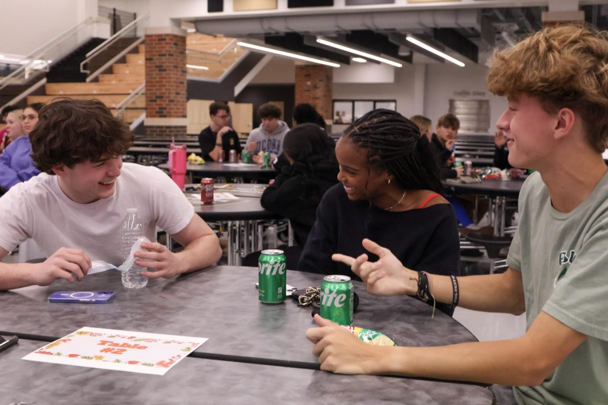 FBLA and DECA Host Annual Friendsgiving [Photo Gallery]