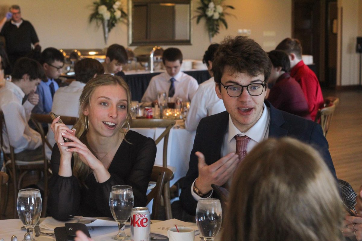 Students talk and enjoy food at the 4.0 Luncheon at Old Hickory Golf Club
